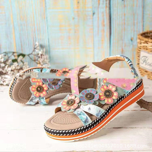 Marchez avec style – Sandales fleuries grande taille tendance